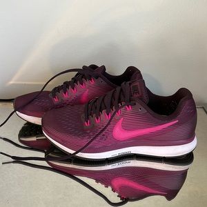 Nike Air Zoom Pegasus 33 Sneakers Size 7.5